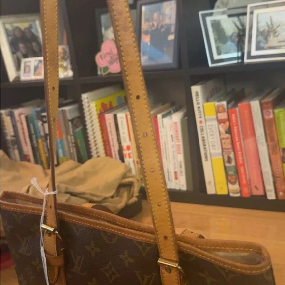 Louis Vuitton Bucket Monogram Shoulder Bag - Picture 7 of 17